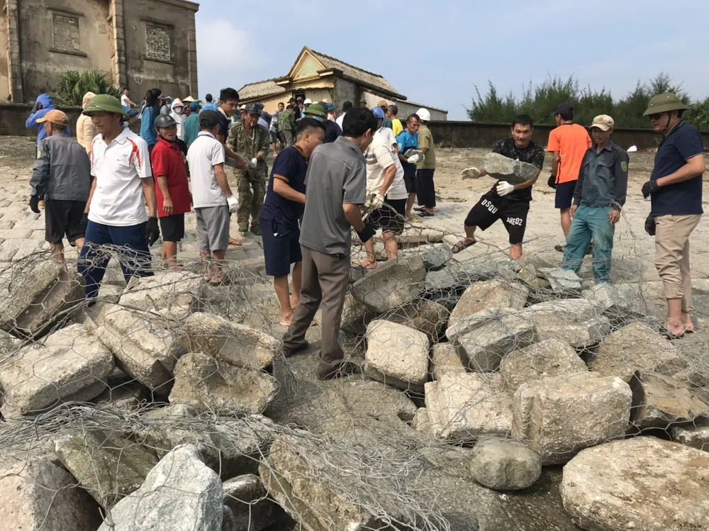 Bão số 4 có xu hướng mạnh thêm trong 24 giờ tới ảnh 15 Bão số 4 có xu hướng mạnh thêm trong 24 giờ tới ảnh 15