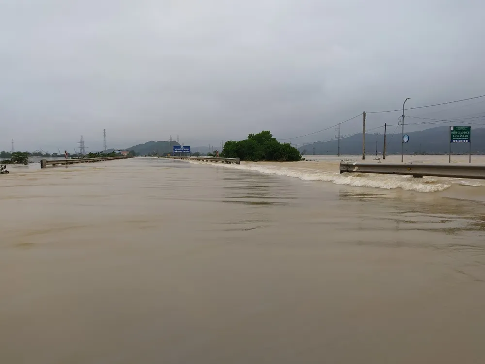 Hà Tĩnh cấm phương tiện qua Quốc lộ 1 ở xã Xuân Lam  ảnh 2