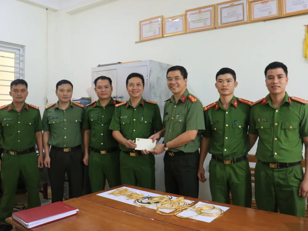 Truy bắt thành công đối tượng trộm hơn 183 chỉ vàng ảnh 4 Truy bắt thành công đối tượng trộm hơn 183 chỉ vàng ảnh 4