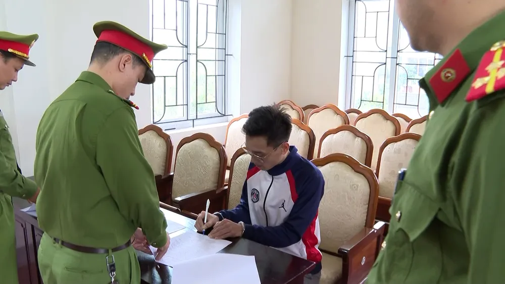 Hà Tĩnh: Khởi tố đối tượng lừa đảo chiếm đoạt hàng trăm triệu đồng ảnh 1