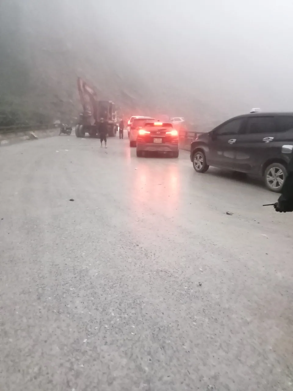 Hà Tĩnh: Thông tuyến quốc lộ 8A đi Cửa khẩu quốc tế Cầu Treo ảnh 4