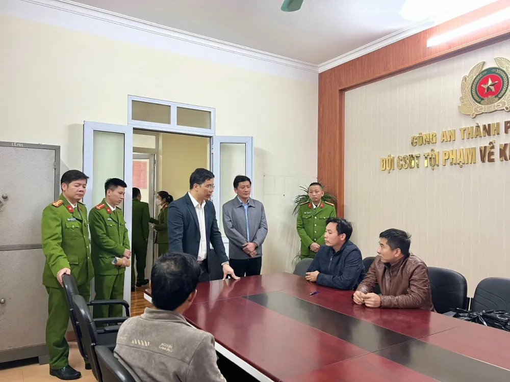 Hà Tĩnh: Bắt giữ băng nhóm ép buộc một phụ nữ nhận nợ 2,5 tỷ đồng ảnh 1