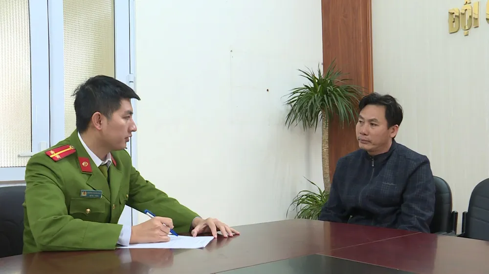 Hà Tĩnh: Bắt giữ băng nhóm ép buộc một phụ nữ nhận nợ 2,5 tỷ đồng ảnh 2