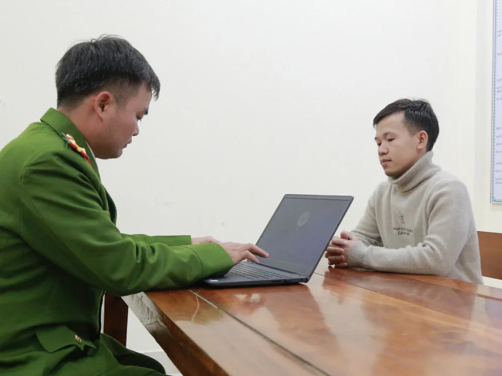 Đối tượng Nguyễn Trọng Nghĩa tại cơ quan công an