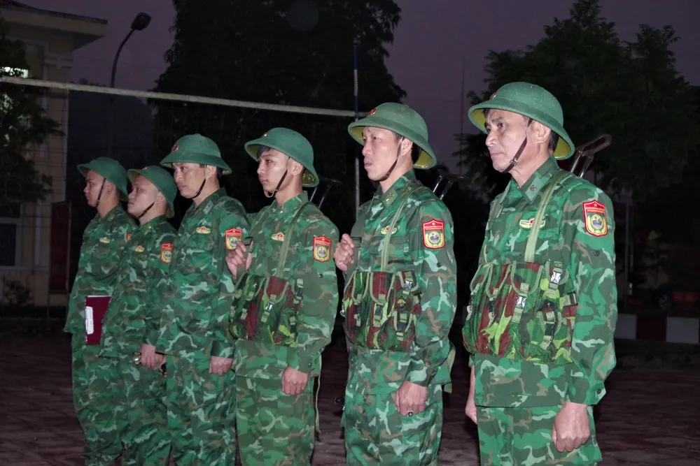 Bắt đầu lên đường thực hiện nhiệm vụ trong đêm lạnh