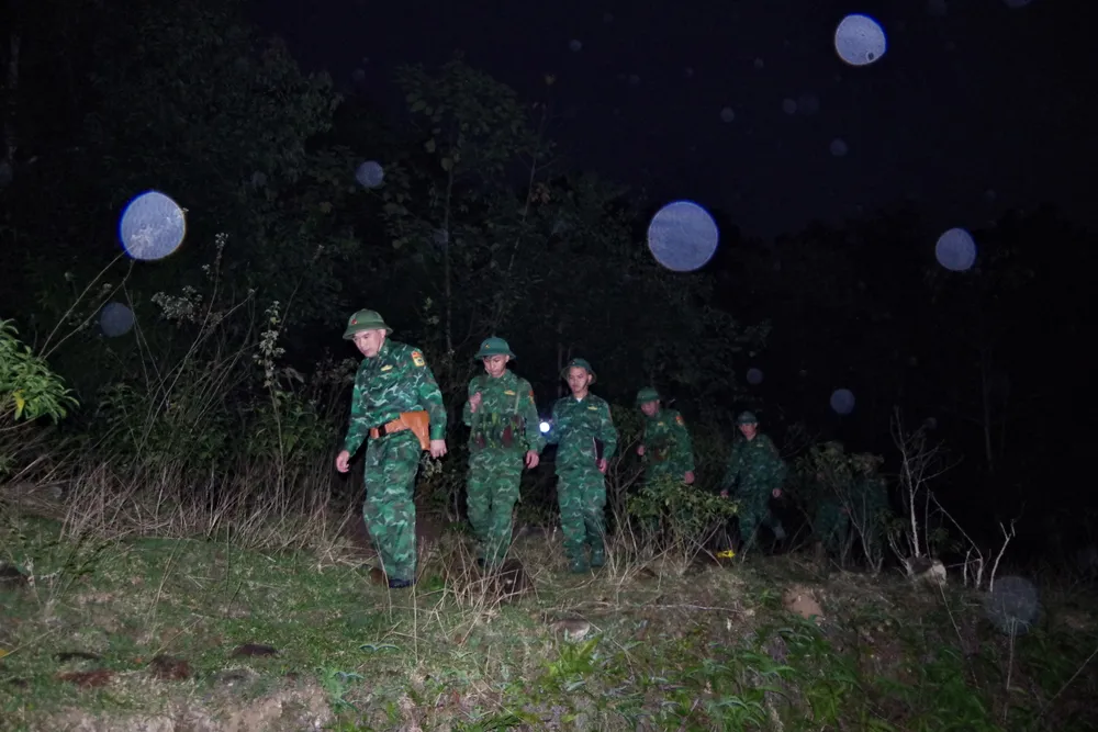 Vượt mưa rét, đêm tối hoàn thành nhiệm vụ tuần tra, canh gác khu vực biên giới