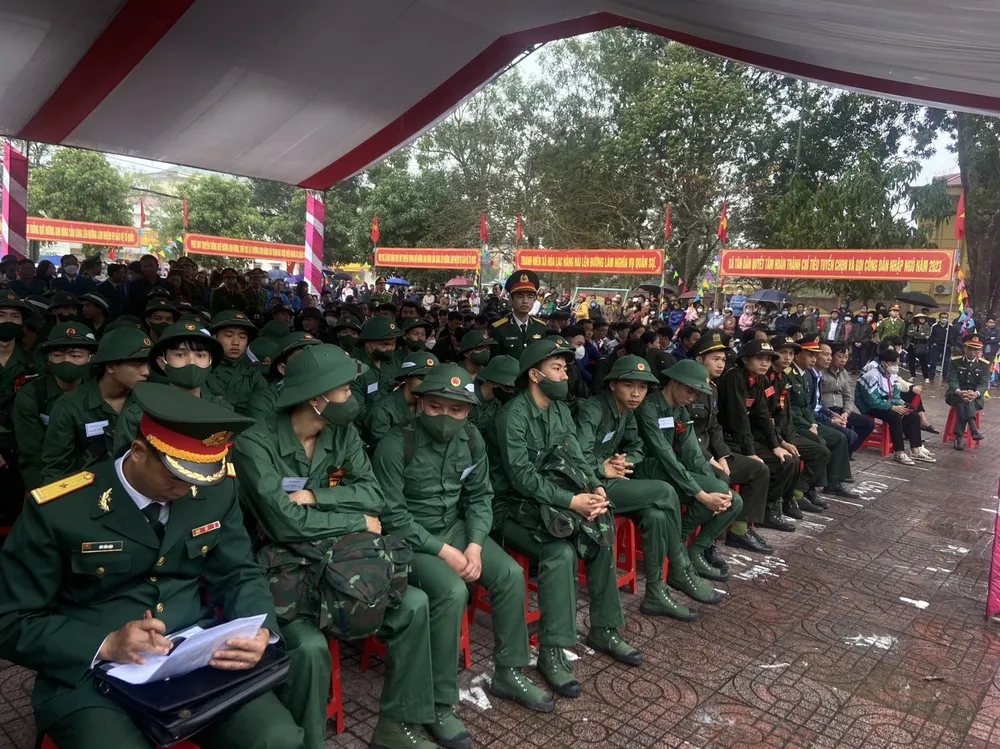 Các tân binh tại lễ giao nhận quân năm 2023 tại huyện Đức Thọ, Hà Tĩnh
