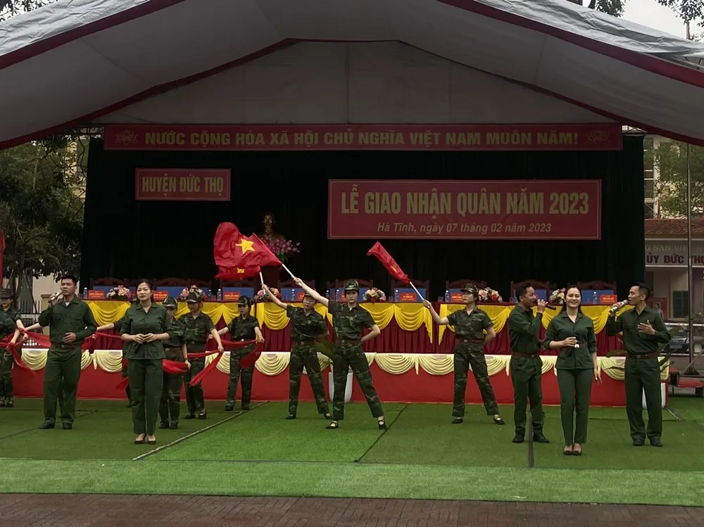 Tiết mục biểu diễn tại lễ giao nhận quân năm 2023 tại huyện Đức Thọ, tỉnh Hà Tĩnh