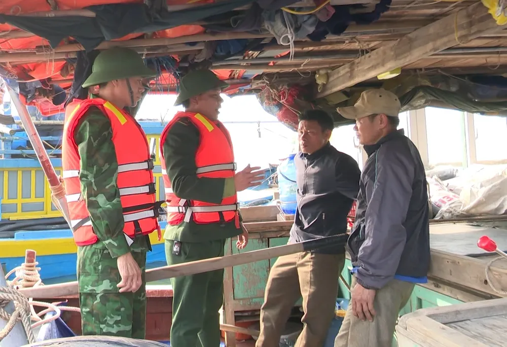 Chủ tàu cá vi phạm khai báo với lực lượng Bộ đội Biên phòng Chủ tàu cá vi phạm khai báo với lực lượng Bộ đội Biên phòng