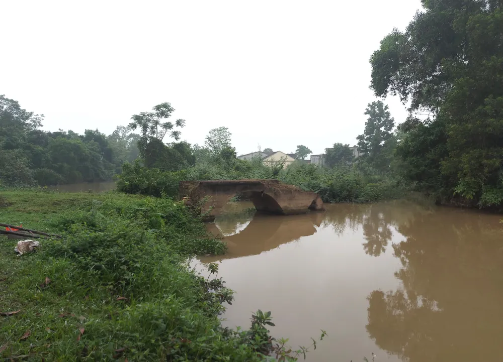 Chứng tích mố Cầu Nhe (cũ) vẫn còn lưu lại đến ngày nay Chứng tích mố Cầu Nhe (cũ) vẫn còn lưu lại đến ngày nay
