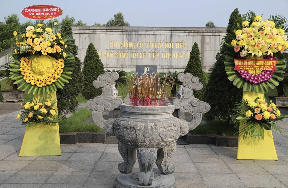 Khu mộ cố Tổng Bí thư Hà Huy Tập tại xã Cẩm Hưng