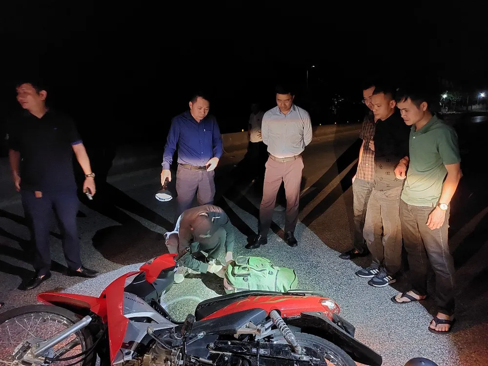 Thượng tá Nguyễn Hồng Phong, Giám đốc Công an tỉnh Hà Tĩnh trực tiếp chỉ đạo tại hiện trường