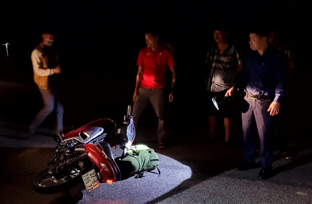 Lực lượng chức năng kiểm tra tại hiện trường