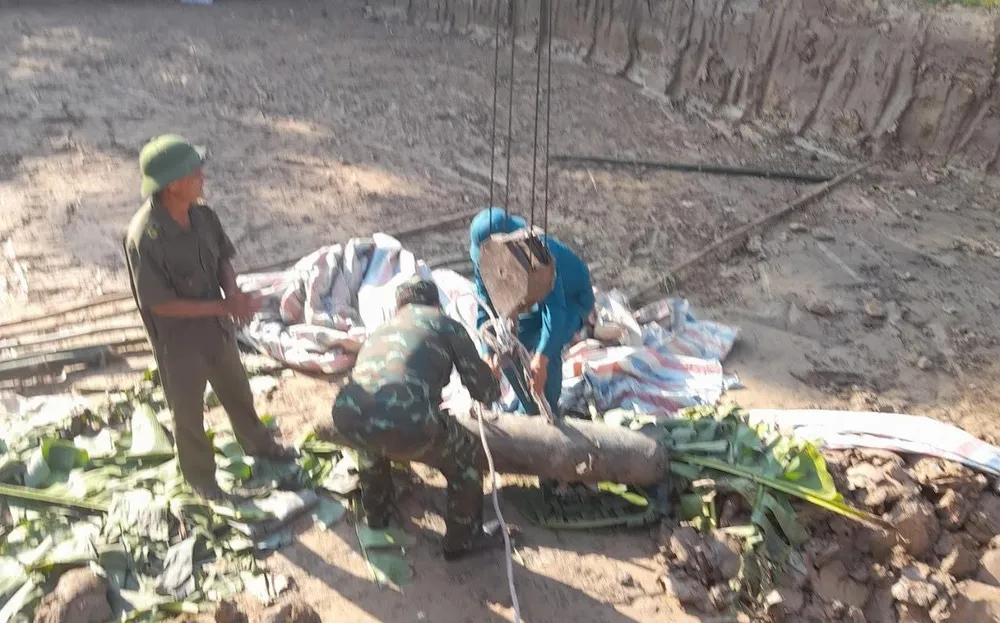 Khu vực hiện trường phát hiện quả bom