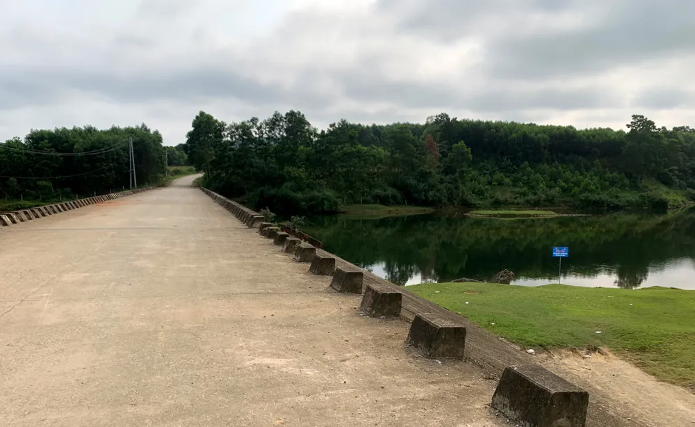 Khu vực cầu Phúc Trạch, nơi Trung úy Nguyễn Ngọc Quyết phát hiện và cứu được nạn nhân Khu vực cầu Phúc Trạch, nơi Trung úy Nguyễn Ngọc Quyết phát hiện và cứu được nạn nhân