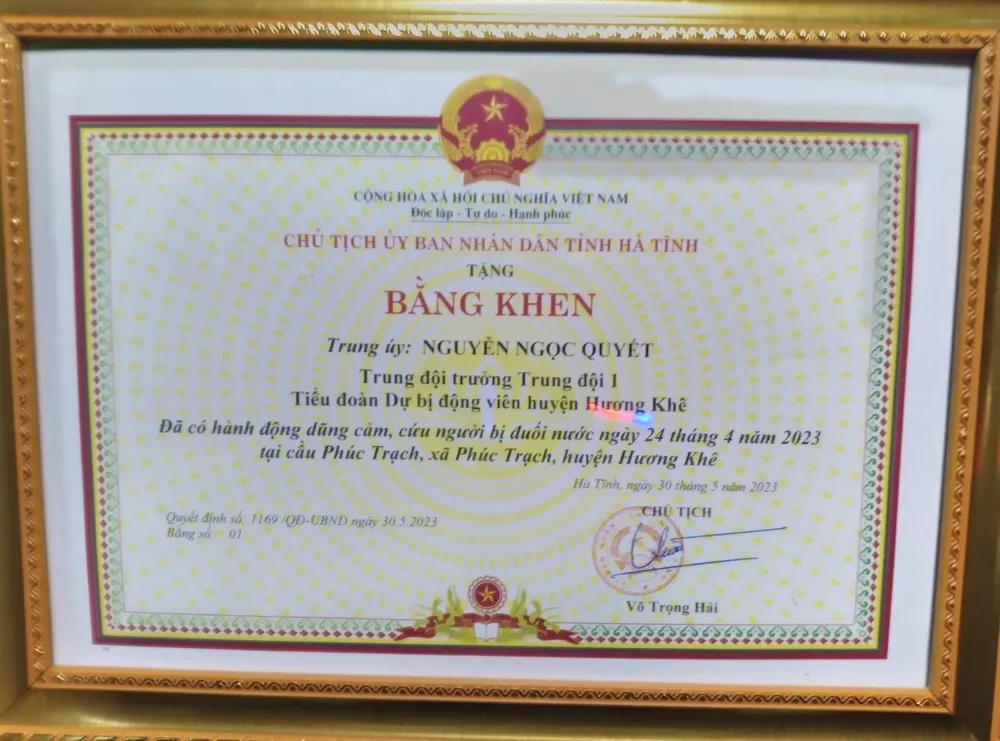 Bằng khen của Chủ tịch UBND tỉnh Hà Tĩnh tặng Trung úy Nguyễn Ngọc Quyết Bằng khen của Chủ tịch UBND tỉnh Hà Tĩnh tặng Trung úy Nguyễn Ngọc Quyết