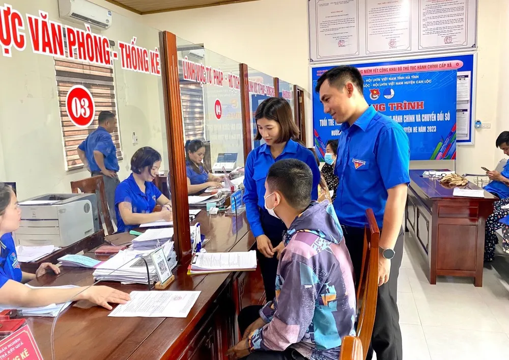 Hỗ trợ người dân thực hiện dịch vụ công trực tuyến Hỗ trợ người dân thực hiện dịch vụ công trực tuyến