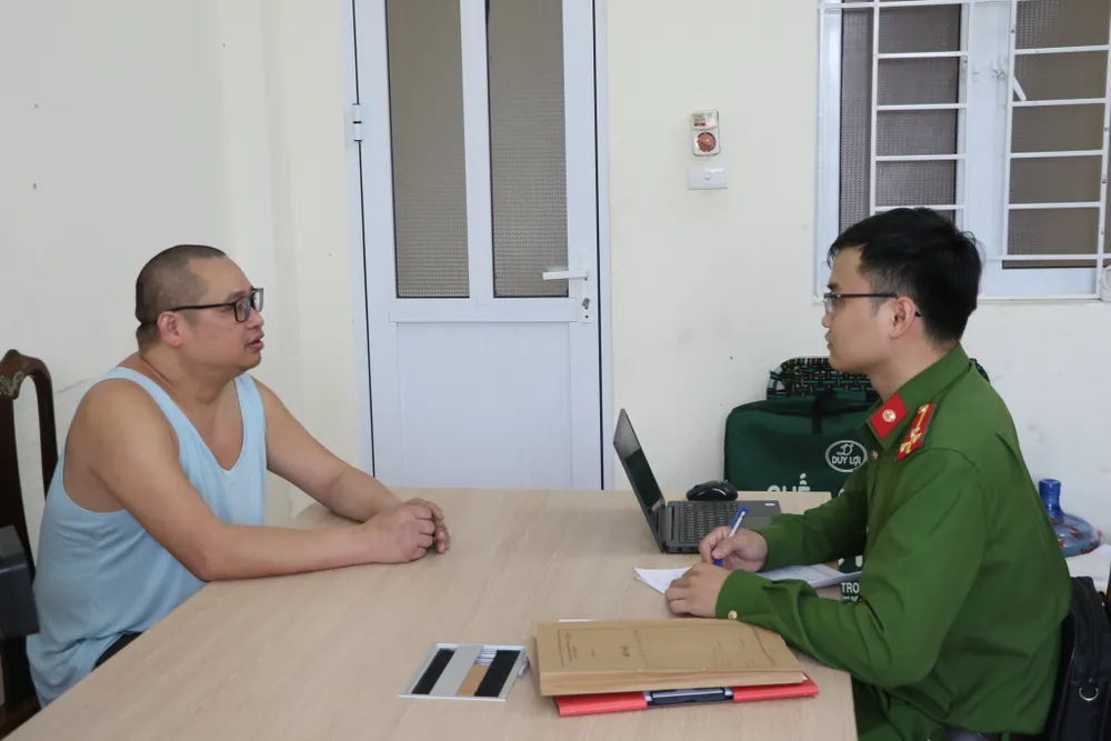 Cơ quan điều tra làm việc với đối tượng Phạm Văn Mạnh