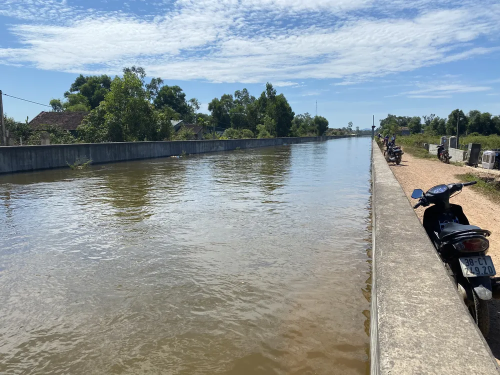 Nước trên kênh kênh Ngàn Trươi - Cẩm Trang Nước trên kênh kênh Ngàn Trươi - Cẩm Trang