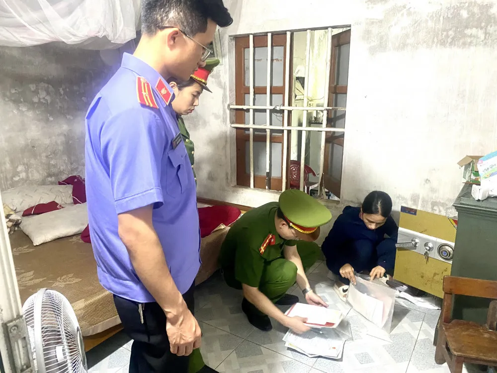 Cơ quan chức năng khám xét chỗ ở của Nguyễn Thị Tâm Cơ quan chức năng khám xét chỗ ở của Nguyễn Thị Tâm