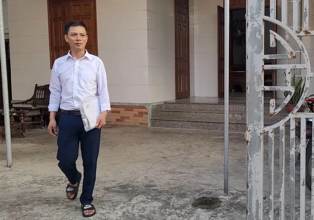 Thời điểm sáng 28-6-2023, ông Đặng Văn Ảnh đến điểm thi Trường THPT Đồng Lộc (thị trấn Đồng Lộc, huyện Can Lộc) để dự kỳ thi tốt nghiệp THPT Thời điểm sáng 28-6-2023, ông Đặng Văn Ảnh đến điểm thi Trường THPT Đồng Lộc (thị trấn Đồng Lộc, huyện Can Lộc) để dự kỳ thi tốt nghiệp THPT