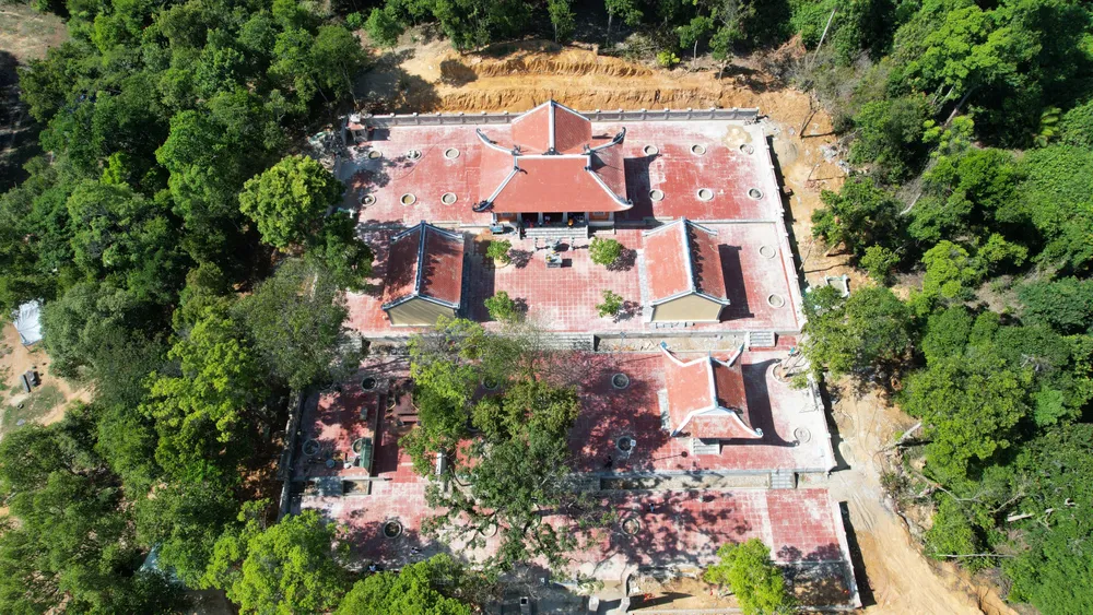 Toàn cảnh đền thờ anh hùng liệt sĩ tại hồ Kẻ Gỗ Toàn cảnh đền thờ anh hùng liệt sĩ tại hồ Kẻ Gỗ