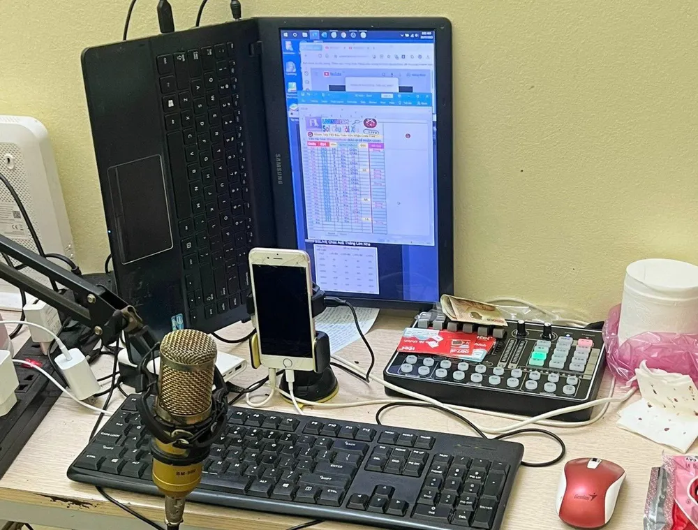 Phương tiện đối tượng sử dụng để livestream các trang tổ chức đánh bạc trực tuyến Phương tiện đối tượng sử dụng để livestream các trang tổ chức đánh bạc trực tuyến