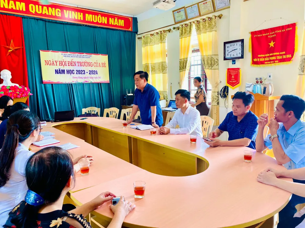 Ngành Y tế huyện Hương Khê hướng dẫn trường học triển khai các biện pháp phòng chống bệnh đau mắt đỏ Ngành Y tế huyện Hương Khê hướng dẫn trường học triển khai các biện pháp phòng chống bệnh đau mắt đỏ