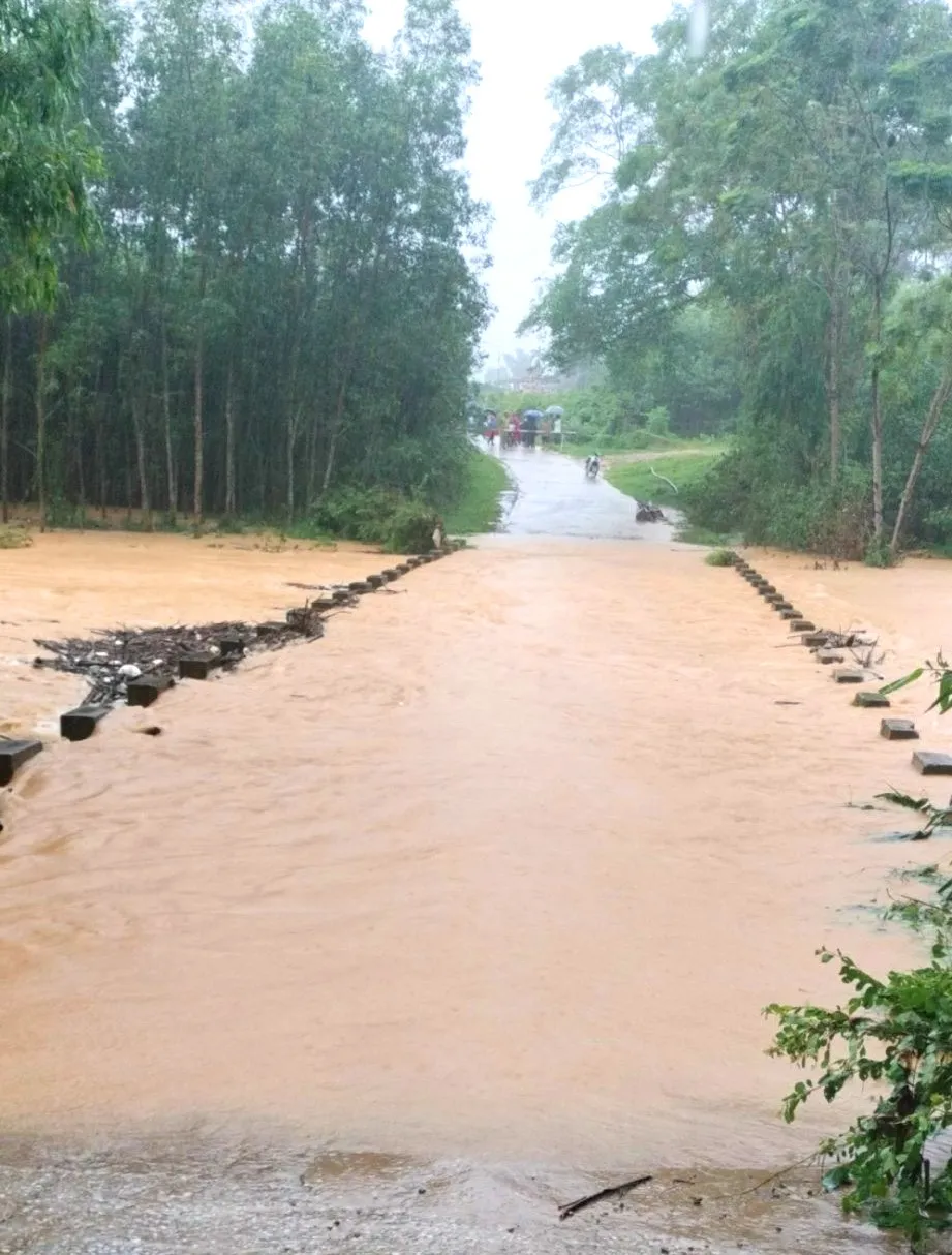 Cầu tràn bị ngập nước ở xã Hương Lâm, huyện Hương Khê Cầu tràn bị ngập nước ở xã Hương Lâm, huyện Hương Khê