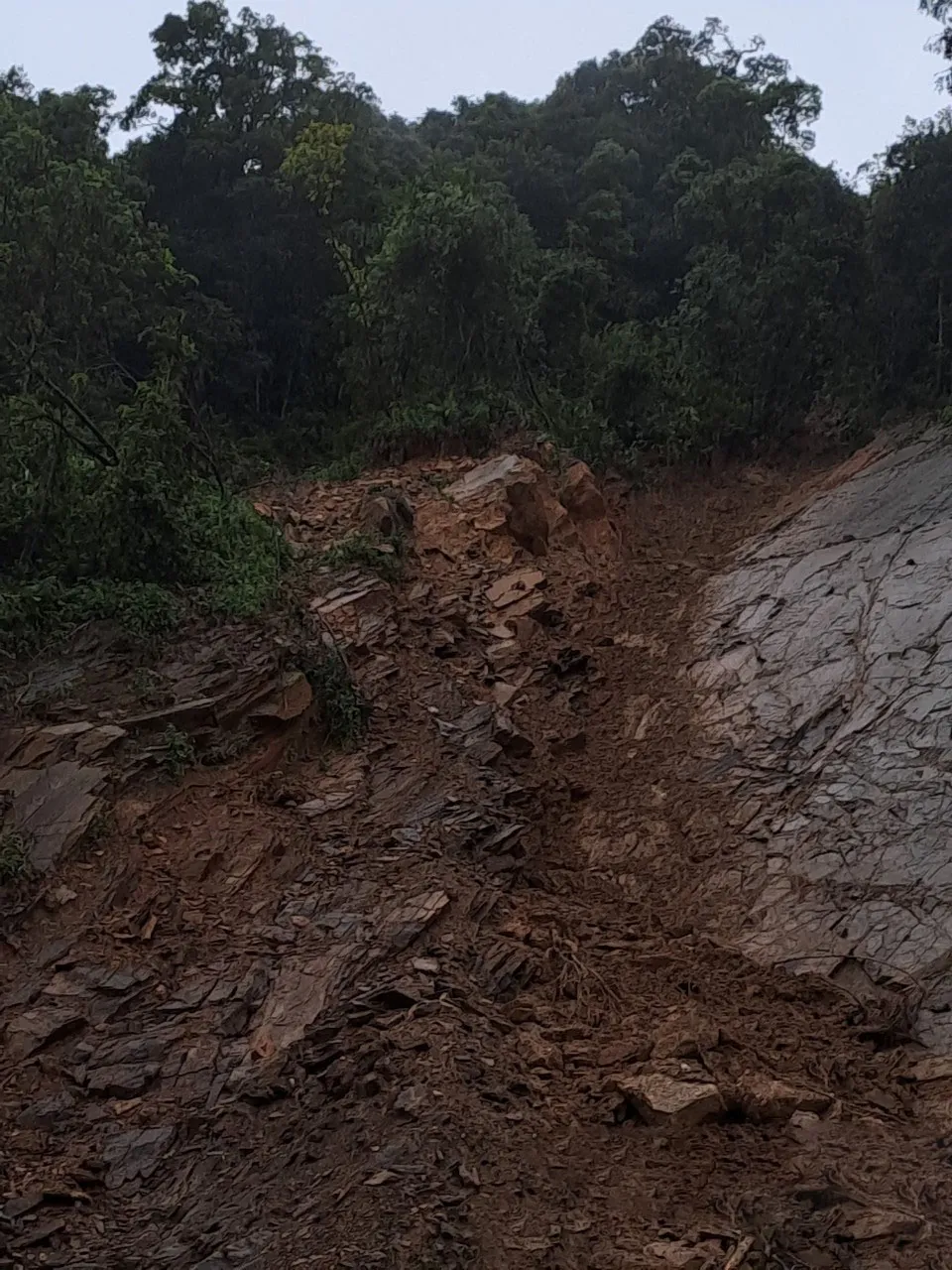 Hiện trường sạt lở