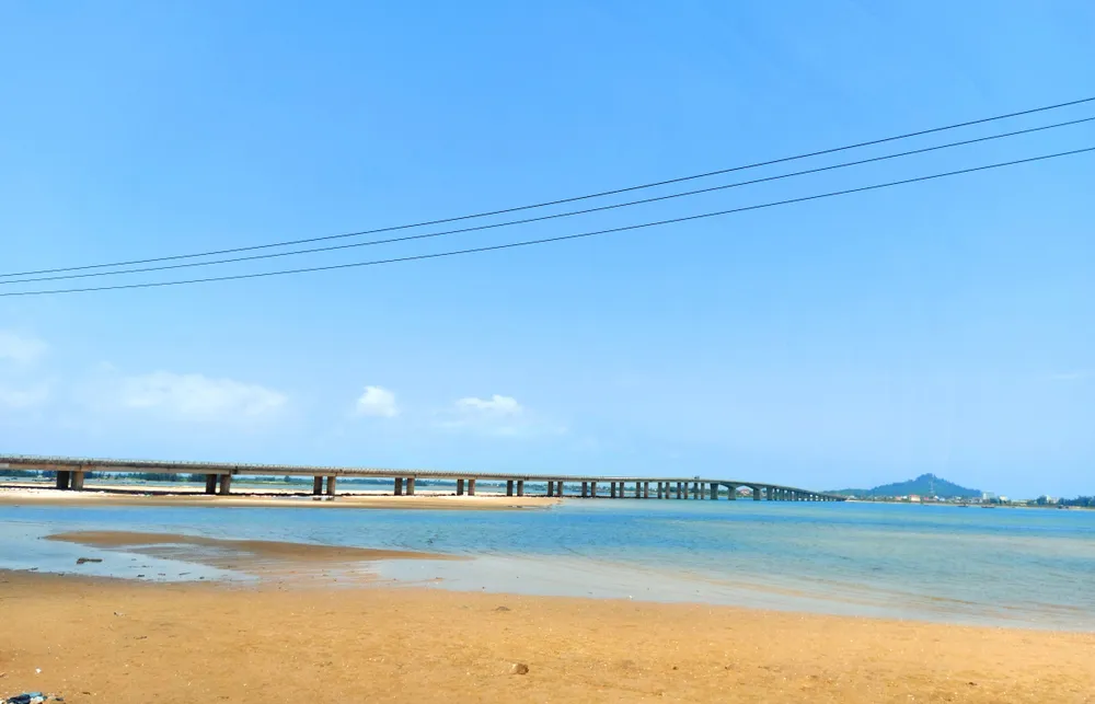 Cầu Cửa Nhượng ở địa bàn huyện Cẩm Xuyên, tỉnh Hà Tĩnh Cầu Cửa Nhượng ở địa bàn huyện Cẩm Xuyên, tỉnh Hà Tĩnh