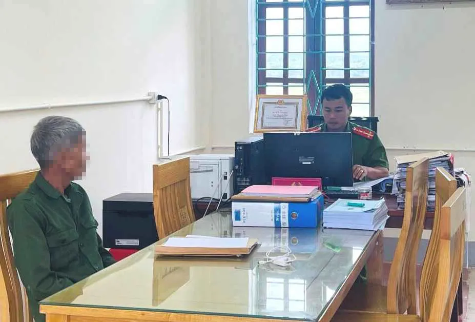 Ông Đ.V.M. trình báo cơ quan công an. Ảnh: Công an Hà Tĩnh