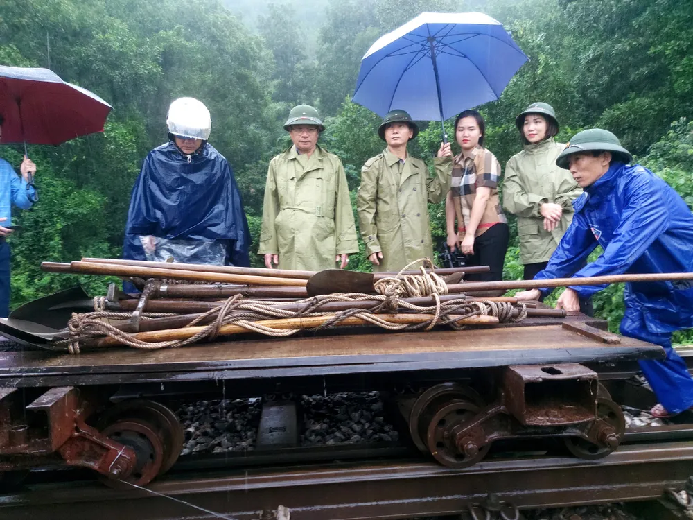 Lực lượng chức năng tiến hành khắc phục sự cố