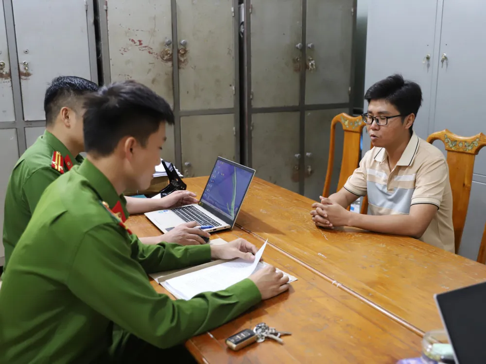 Cơ quan điều tra làm việc với đối tượng Nguyễn Văn Trường Cơ quan điều tra làm việc với đối tượng Nguyễn Văn Trường