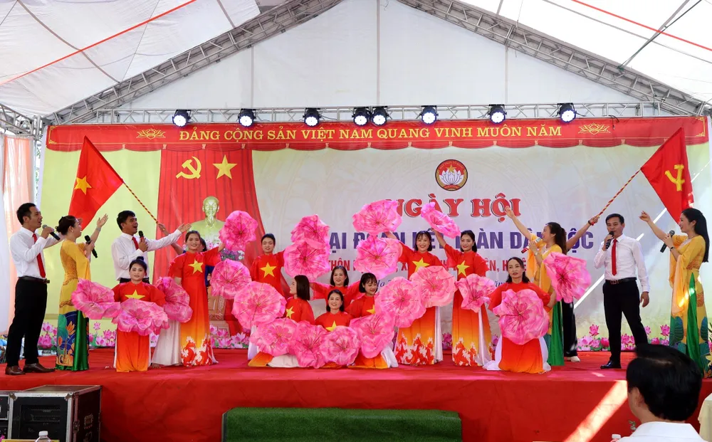 Tiết mục biểu diễn tại Ngày hội Đại đoàn kết toàn dân tộc Tiết mục biểu diễn tại Ngày hội Đại đoàn kết toàn dân tộc