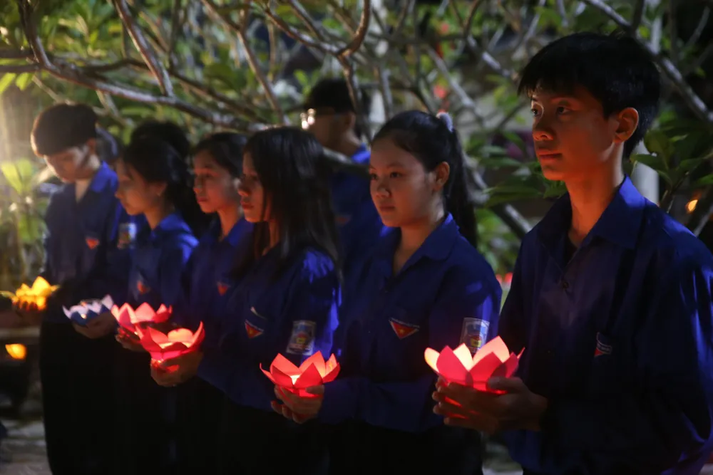 Lễ thắp nến tri ân Lễ thắp nến tri ân