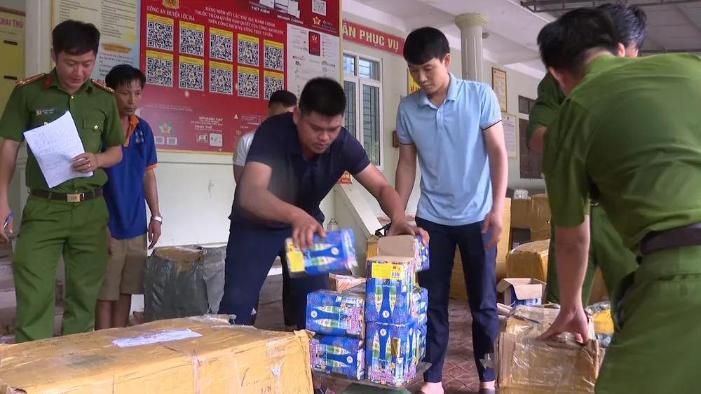 Cơ quan điều tra kiểm đếm, thu giữ tang vật