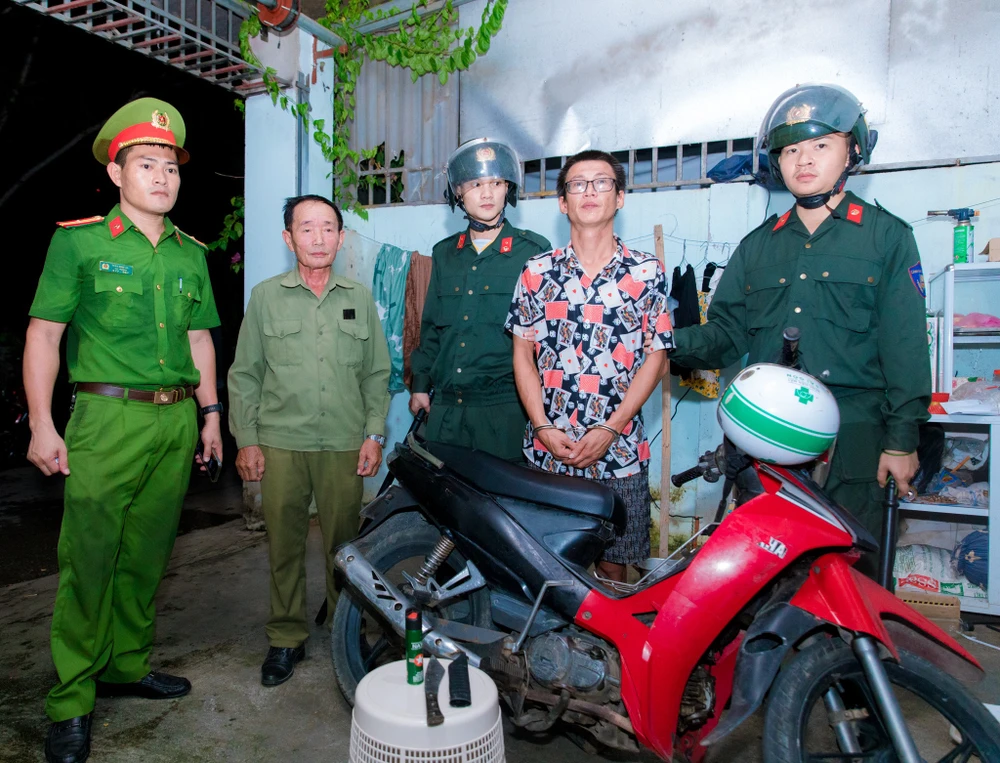 Cơ quan Cảnh sát điều tra Công an huyện Hương Sơn bắt giữ Nguyễn Công Đức z5732993118671_d51e4cc00715d5b929c9b42eda623ab2.jpg