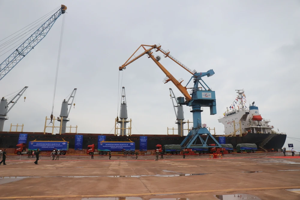 Bến số 3, Cảng quốc tế Lào - Việt tại Khu kinh tế Vũng Áng, tỉnh Hà Tĩnh IMG_2300.JPG