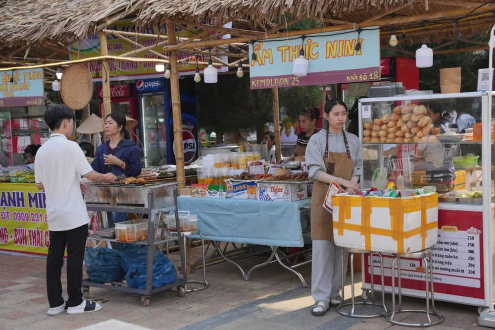 Không gian ẩm thực lưu niệm trưng bày và bán các món ăn đặc trưng tại Đà Nẵng ảnh_Viber_2025-05-02_11-44-25-293.jpg
