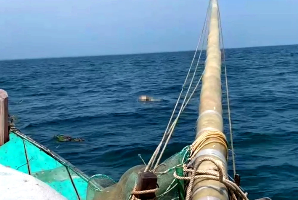Hiện trường phát hiện thi thể thuyền viên nổi trên biển