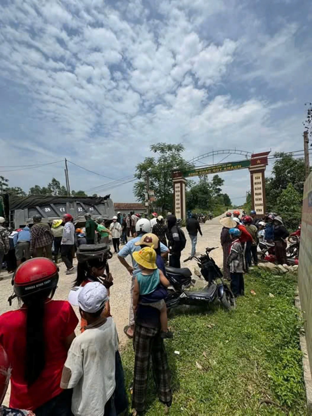 Khu vực hiện trường vụ tai nạn z6574386080367_c557cb09dee75e8fa91b8cb3f65fecd2.jpg