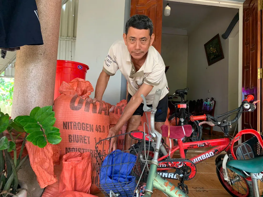 លោក Ho Van Chien បាននិយាយថា ទឹកជំនន់បានកើតឡើងភ្លាមៗ ដូច្នេះមនុស្សត្រូវបានគេប្រុងប្រយ័ត្ន។ z6637057532492_d0d56f40cfd43db0d1ee3c910fe38701.jpg