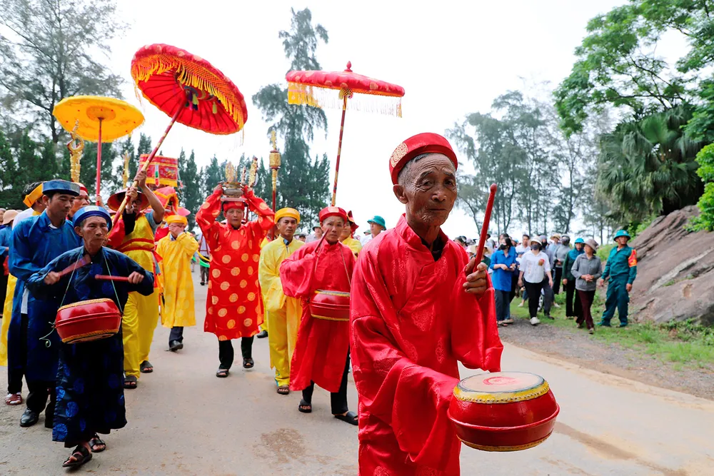 Các cụ cao niên dẫn đầu đoàn rước IMG_1802.JPG