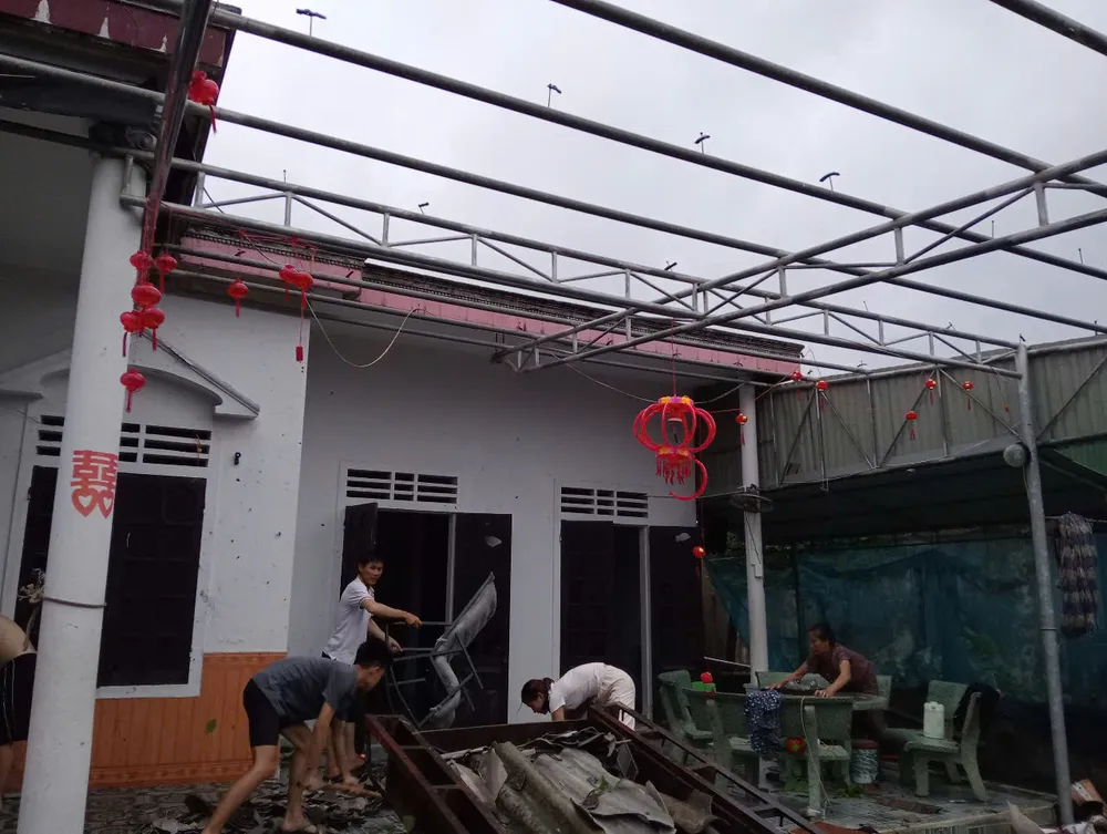Lốc xoáy làm nhà dân ở thôn Trung Tiến bị thiệt hại nặng z6699688582570_9104ecf12f566319360d09d3622a7fbf.jpg