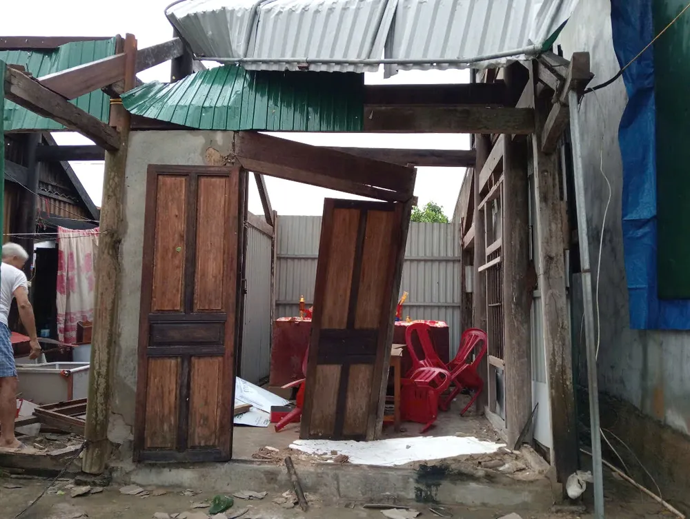 Lốc xoáy làm nhà dân ở thôn Trung Tiến bị thiệt hại nặng z6699688588116_3a7c6371bf856cbb3a41708ed9bf1898.jpg