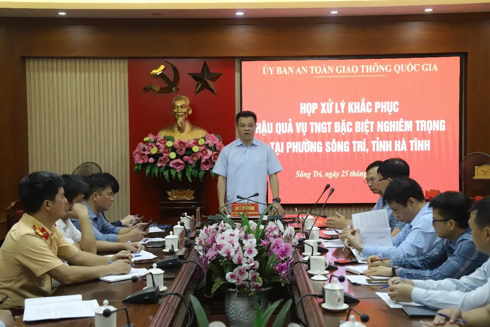 Lãnh đạo Ủy ban ATGT Quốc gia làm việc với các đơn vị, sở ngành tỉnh Hà Tĩnh sau vụ tai nạn 1000020255.jpg
