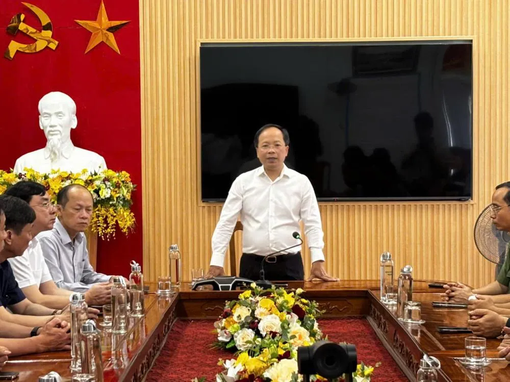 Bí thư Tỉnh ủy Hà Tĩnh Nguyễn Duy Lâm phát biểu tại cuộc làm việc. Ảnh: Công an Hà Tĩnh 6882f15813bbe.jpg