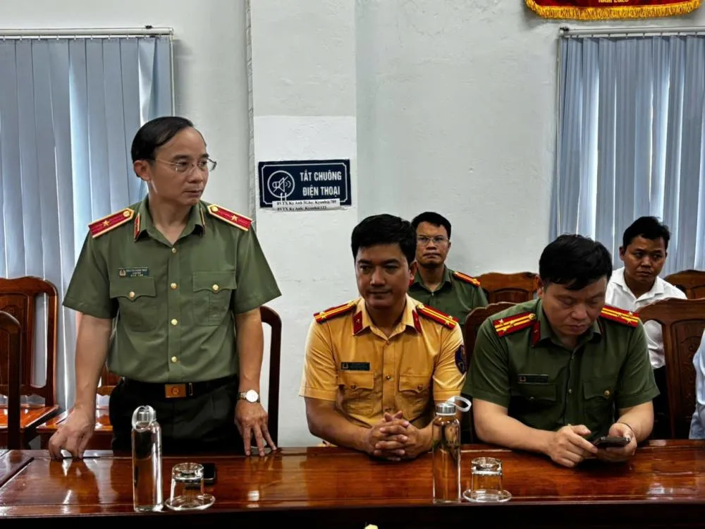 Thiếu tướng Nguyễn Xuân Thao, Giám đốc Công an tỉnh Hà Tĩnh đã chỉ đạo lực lượng công an điều tra làm rõ vụ tai nạn. Ảnh: Công an Hà Tĩnh 6882f16fb5c63 (1).jpg