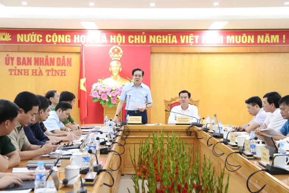 Chủ tịch UBND tỉnh Hà Tĩnh Võ Trọng Hải phát biểu tại cuộc họp. Ảnh: CÔNG AN HÀ TĨNH 6885ae2f93778.jpg